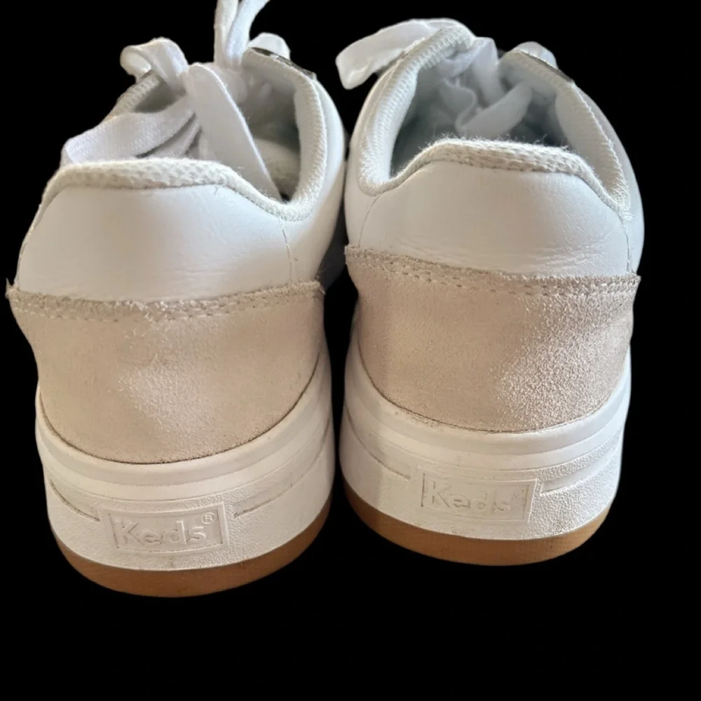 Keds Women's The Court Leather Sneaker - White 8.5 EUC